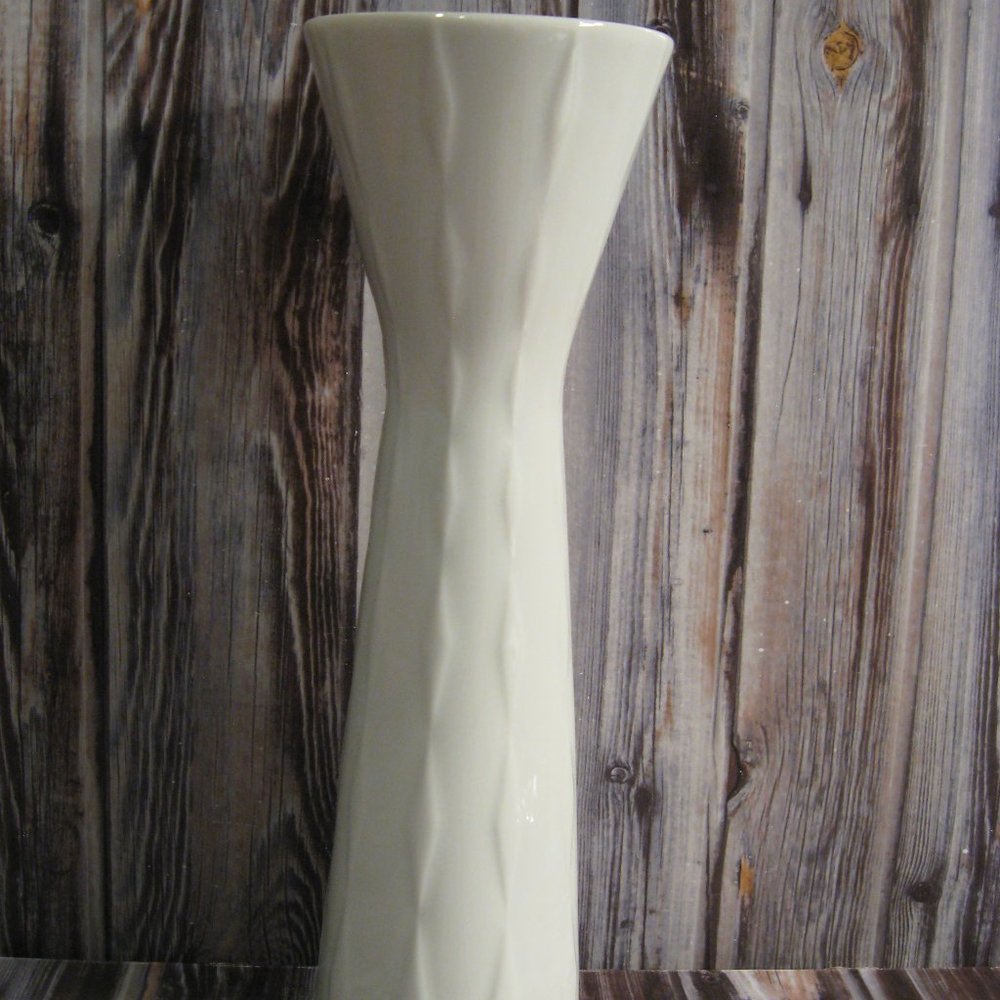 GEROLD PORZELLAN BAVARIA TALL WHITE BUD VASE